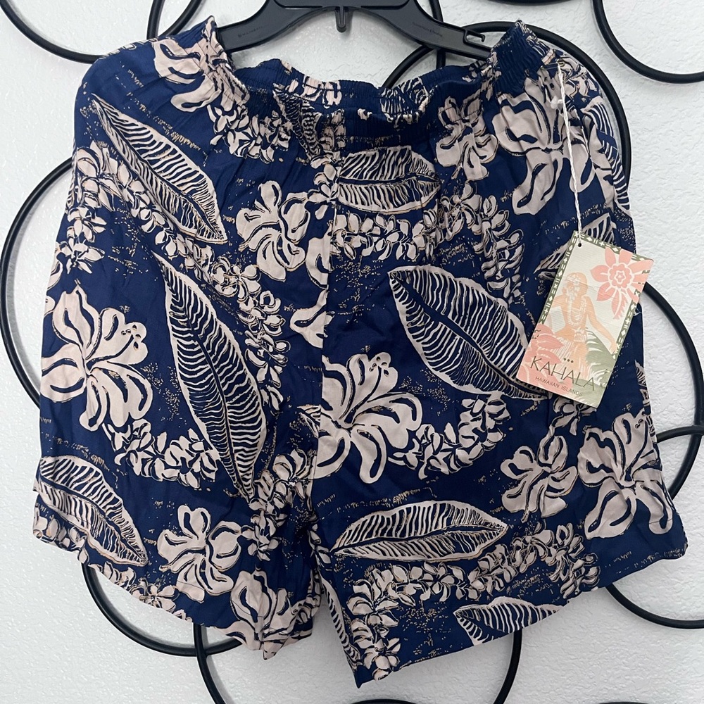 Kahala Hawaiian print shorts NWT